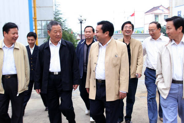 安徽省質量技術監督局局長張萬寬視察中德機床 安徽省質量技術監督局局長張萬寬視察中德機床