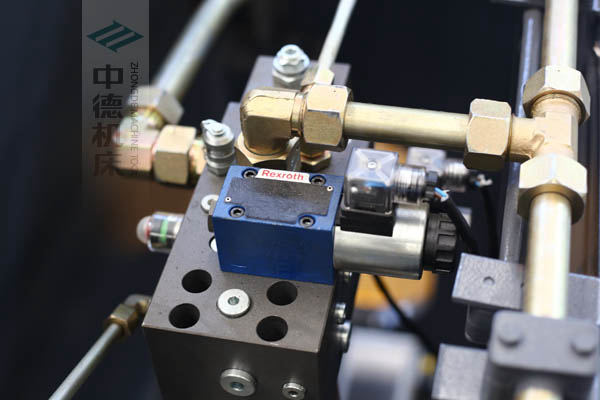 ZDPE8025-德國(guó)力士樂液壓閥組.jpg ZDPE8025-德國(guó)力士樂液壓閥組.jpg