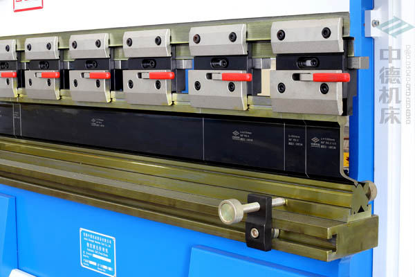 ZDPK-4015-标准分段模具并配合模具快夹,换模快速.jpg ZDPK-4015-标准分段模具并配合模具快夹,换模快速.jpg