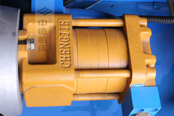 ZDPK-4015采用国内一流品牌电机及油泵,动力强劲,噪音低.jpg ZDPK-4015采用国内一流品牌电机及油泵,动力强劲,噪音低.jpg