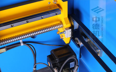 ZDPK-16032X軸配有滾珠絲桿及直線導(dǎo)軌，大功率伺服電機(jī)，鋼絲同步帶，能顯著提升X軸定位精度及速度 (2).jpg